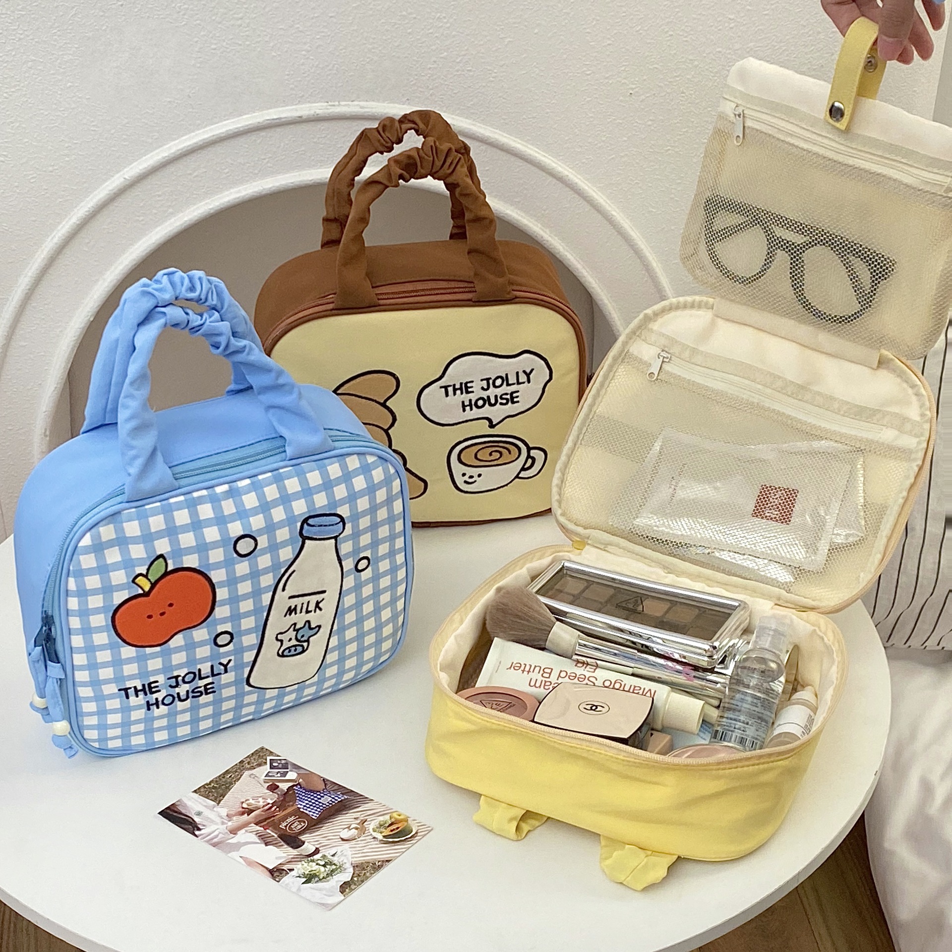 New girl illustration style makeup bag, women's pizza series, cute toiletry bag, portable large-capacity travel storage bag details Picture