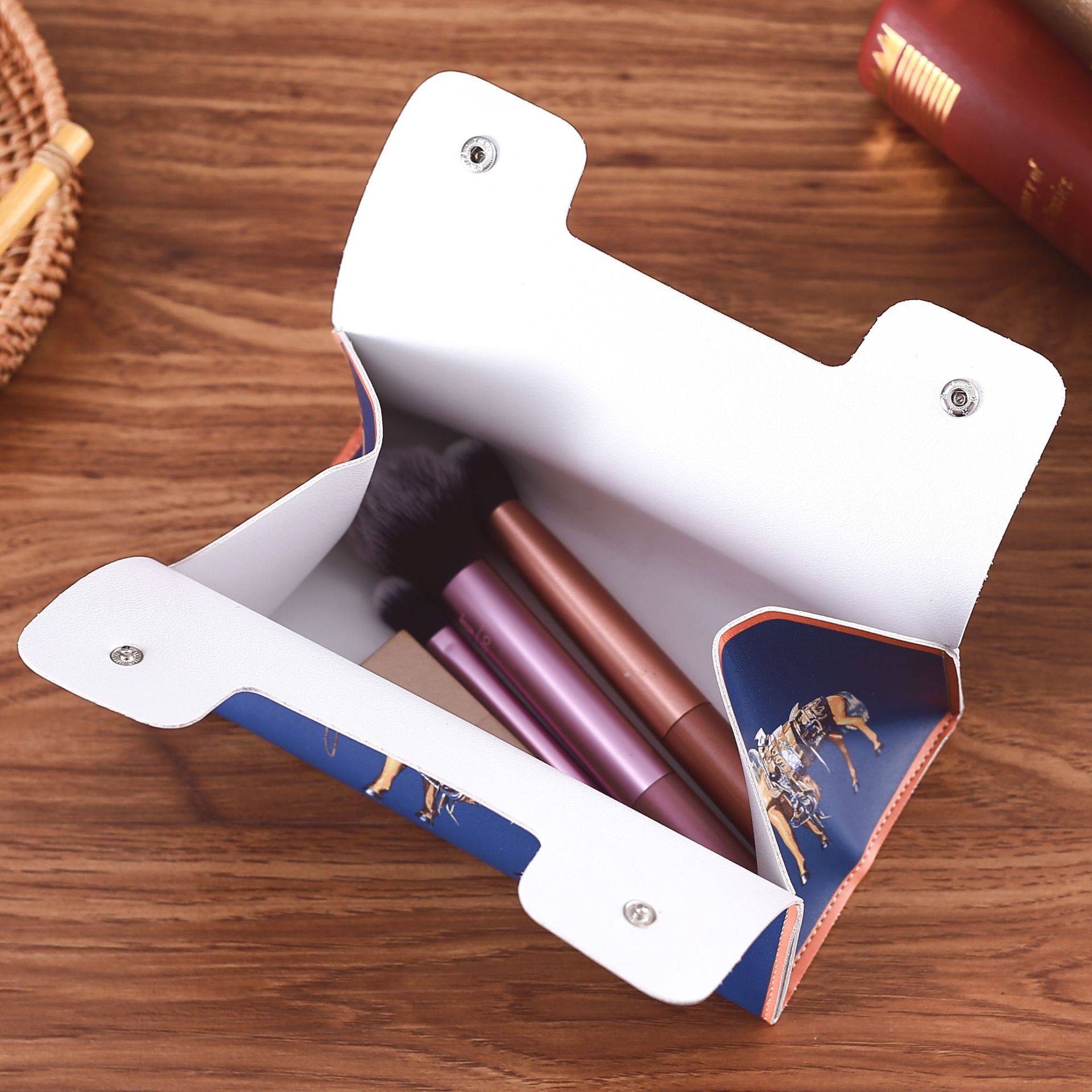 European retro Roman tissue box, household table napkin box, creative car tissue box, storage bag, tissue bag Specification drawing