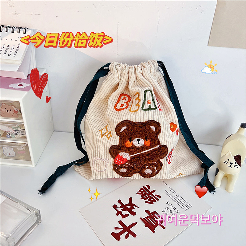 112306 Embroidered little tiger drawstring bag, cute travel gift bag, student miscellaneous storage and makeup bag Application Scenario
