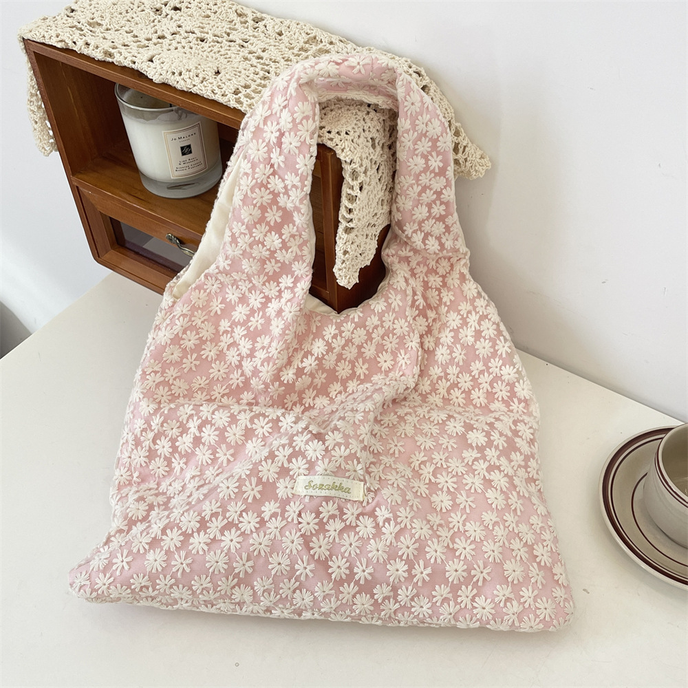 53304 Sweet mesh canvas bag, simple flower lace shoulder bag, handbag bag, women's large-capacity vest bag Application Scenario