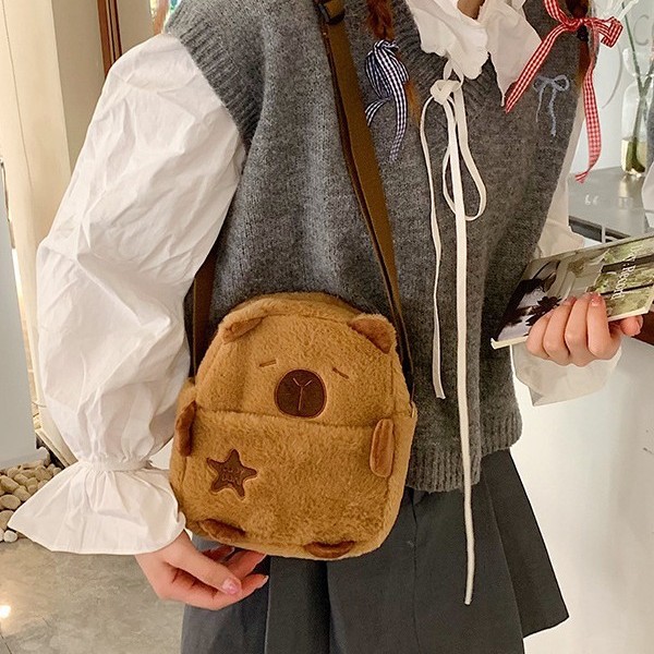 Capibara children's plush bag, cute capybara single-shoulder bag, cartoon animal doll, lightweight hand-held crossbody bag Application Scenario