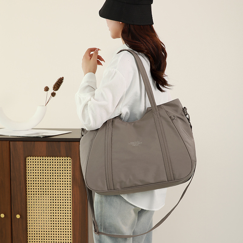Colorful Fox 2025 New casual and versatile single-shoulder crossbody bag with large capacity tote bag details Picture