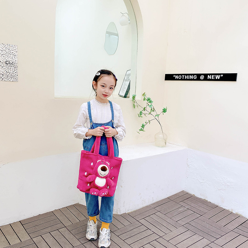 Cute strawberry bear doll handbag for girls 2023 new style fashionable cartoon plush bag soft and cute girl single room bag Specification drawing