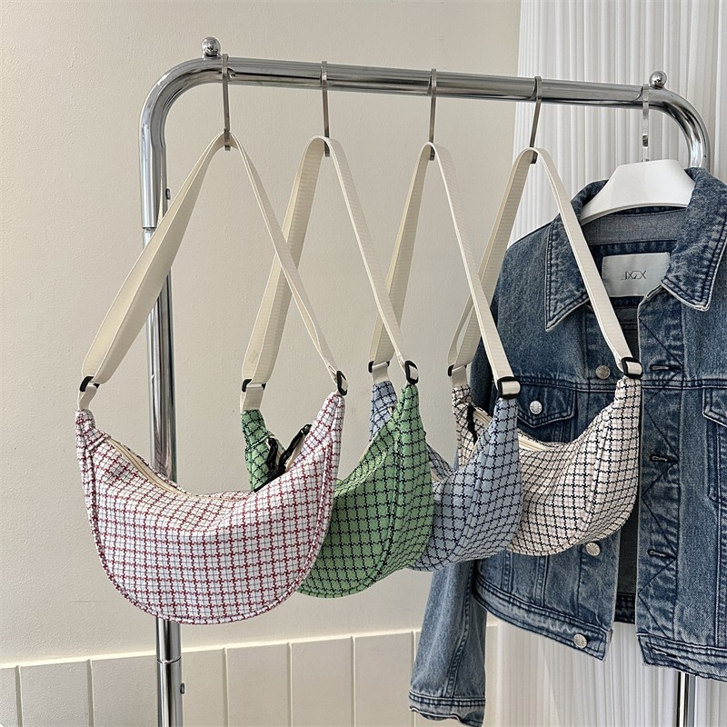 Trendy and casual checkered dumpling bag 2025 New style, simple and versatile, single-shoulder bag, fashionable and stylish crossbody bag for women full figure