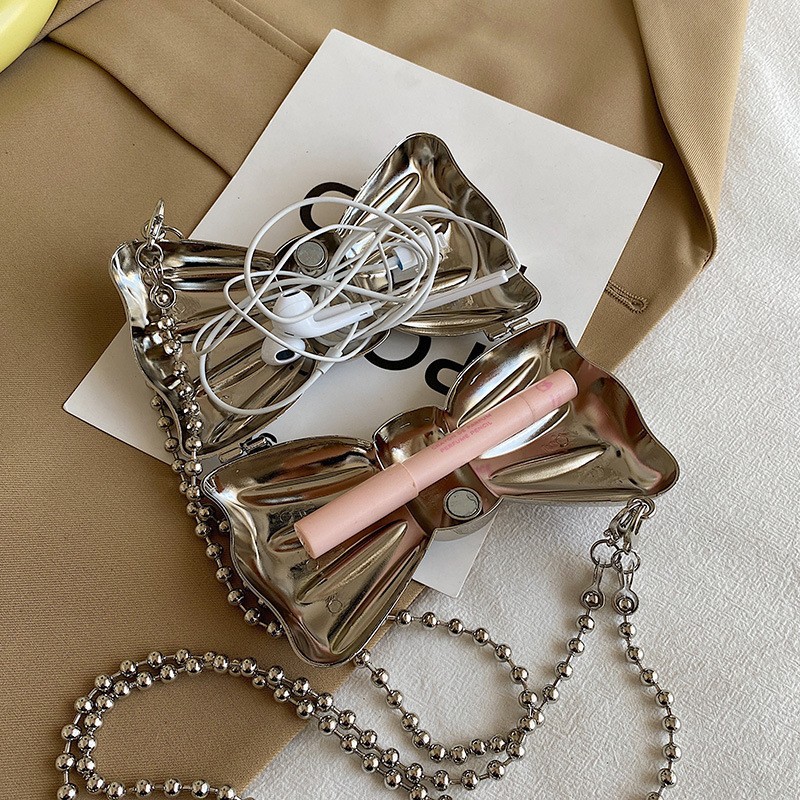 Mini fashionable bow acrylic bag, cross-border red envelope, niche design and decoration, versatile hand-held chain bag Application Scenario
