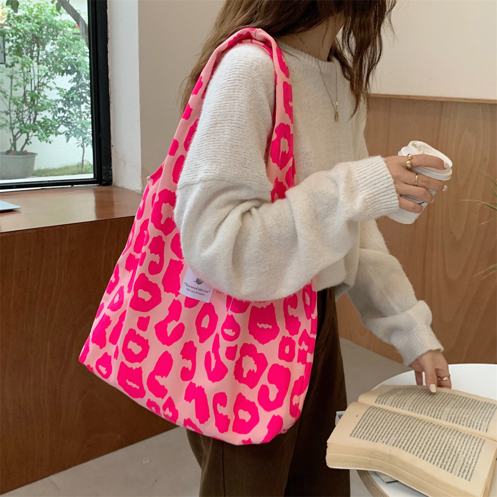 19201 Korean-style ins student canvas single-shoulder bag for women, 2025 new retro leopard print hand-held vest bag details Picture