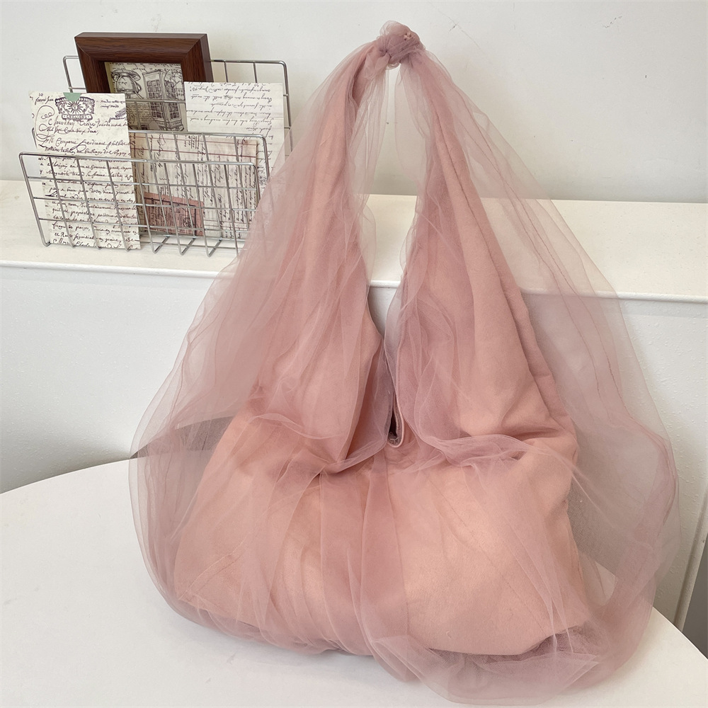 53252 Spring/Summer New Design mesh tote bag, a fashionable and versatile Korean-style casual underarm single-shoulder bag for girls Application Scenario