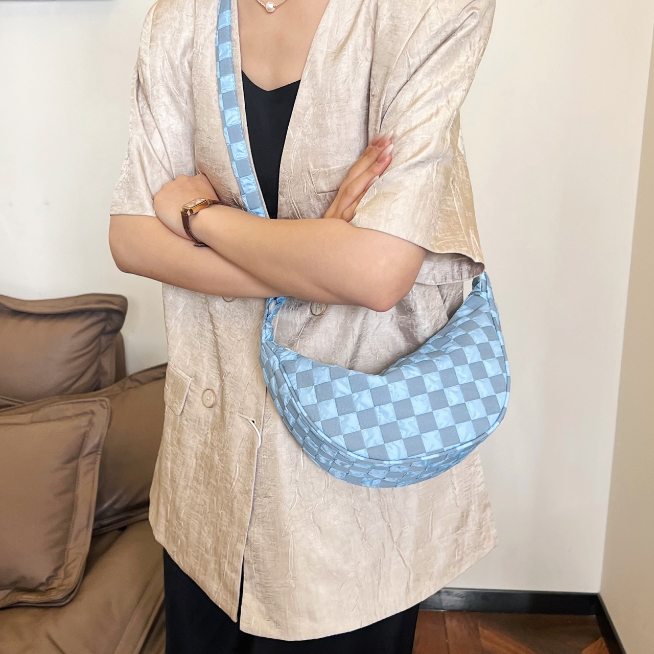 New fashionable and versatile crossbody bag, high-end underarm bag and casual single-shoulder bag with color-blocking checkered dumpling bag. One-piece consignment service Specification drawing