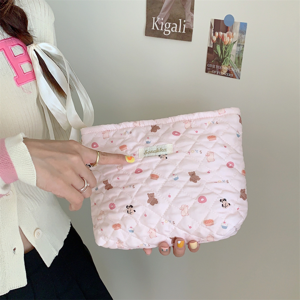 38243 Cute Little Rabbit Heart quilted large-capacity makeup bag, portable storage bag, travel and toiletries bag Specification drawing