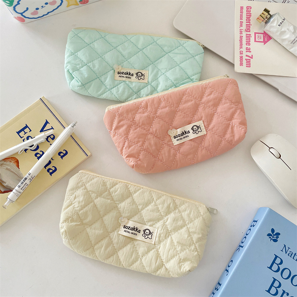 54142 diamond-shaped cosmetic bag, quilted, high appearance level, large capacity student stationery bag, portable pen case, class pencil case Specification drawing