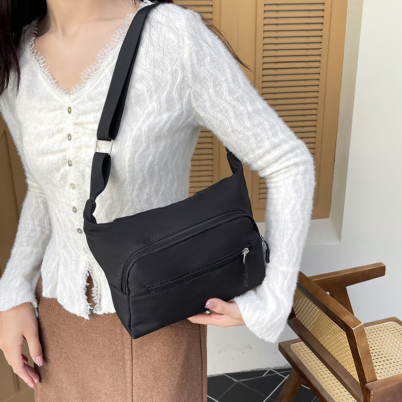 Large-capacity crossbody bag 2024 new style, fashionable texture, simple and casual single-shoulder backpack, Korean style, popular texture details Picture