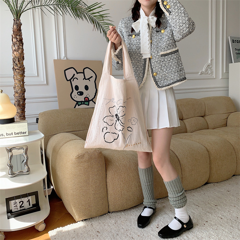 3591 Women's Spring/Summer Japanese-style soft single-shoulder bag, student shopping bag, casual canvas bag, large-capacity portable handbag Application Scenario