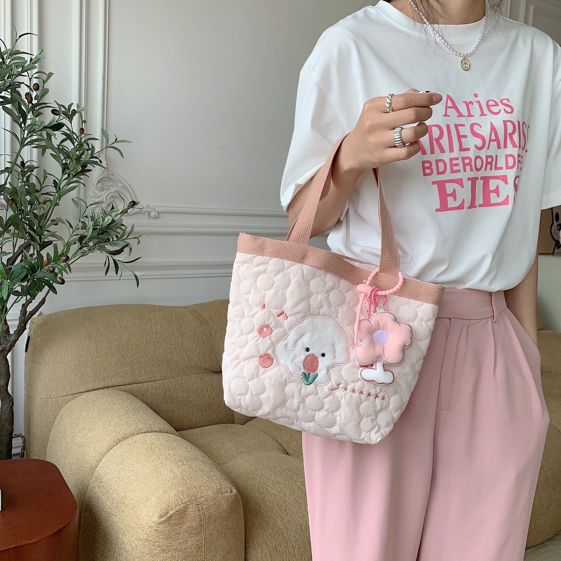 34222 ins quilted flower handbag, cute embroidered bento bag, soft hand handbag, commuting bag for work Specification drawing