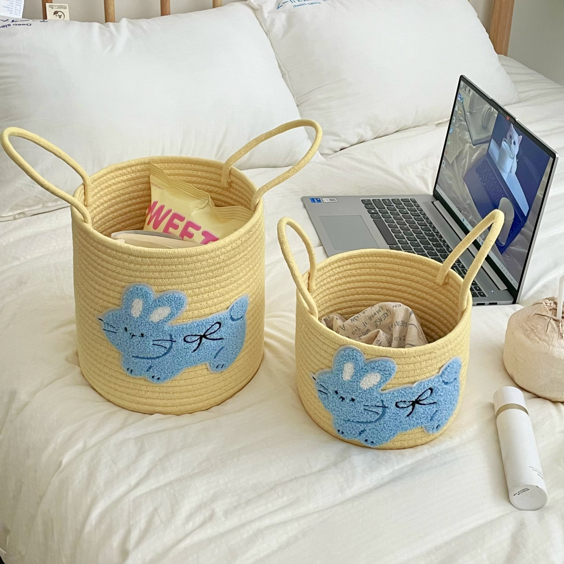 Cute rabbit hand-held cotton thread storage basket, home sundries storage basket, desktop dust-proof decorative item storage basket, storage basket full figure