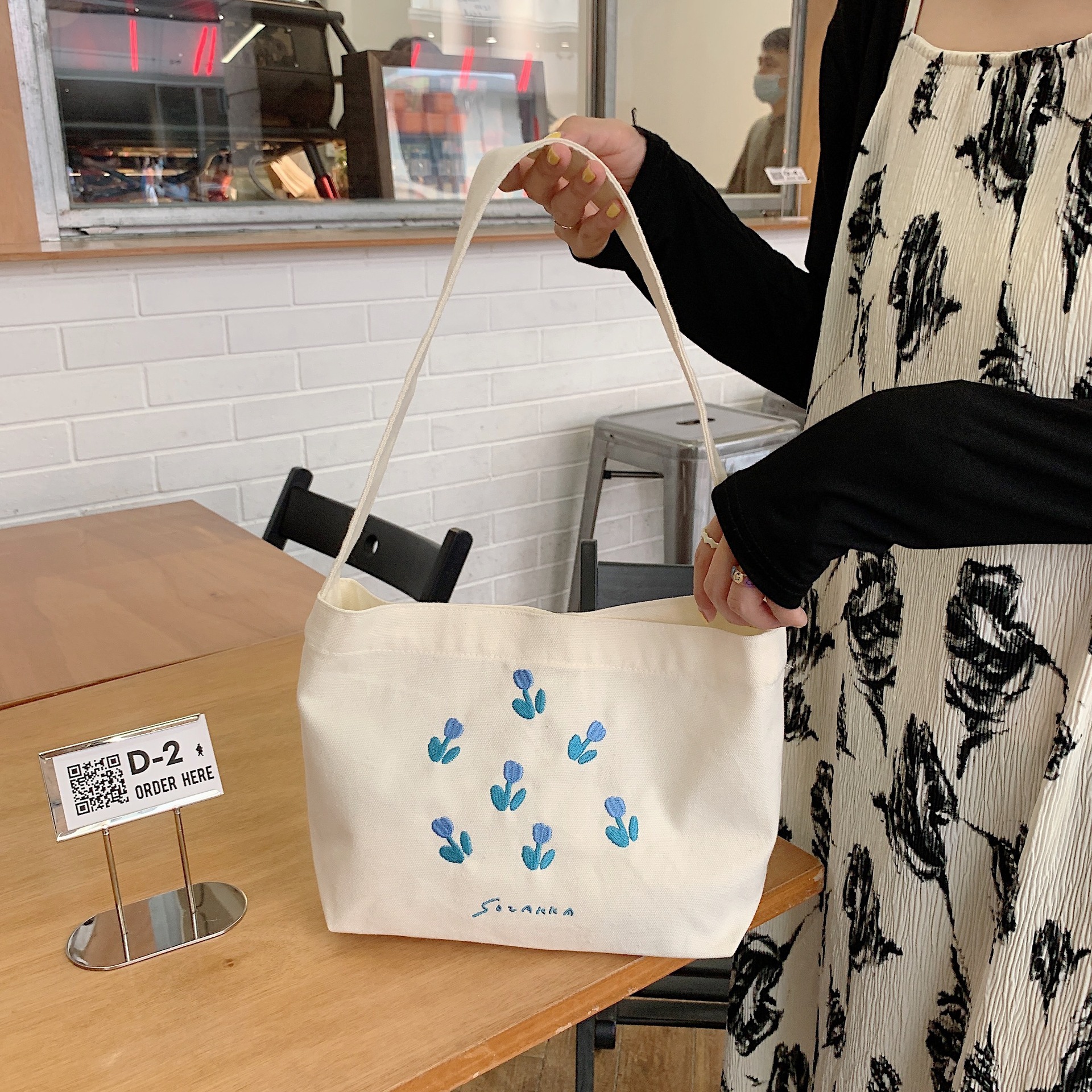 26221 Cute tulip single-shoulder canvas shoulder bag, simple and fresh student tote bag for class full figure