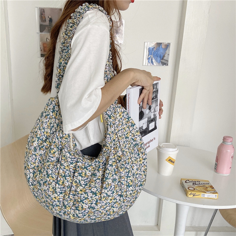 04202 Canvas bag for women, Japanese and Korean ins Spring/Summer fresh and simple floral single-shoulder crossbody bag, large capacity women's dumpling bag Application Scenario