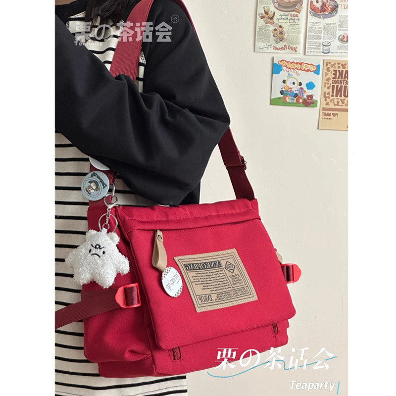 Large-capacity crossbody bag for both men and women, ins workwear, versatile single-shoulder bag, messenger bag, and small backpack for college students' classes full figure