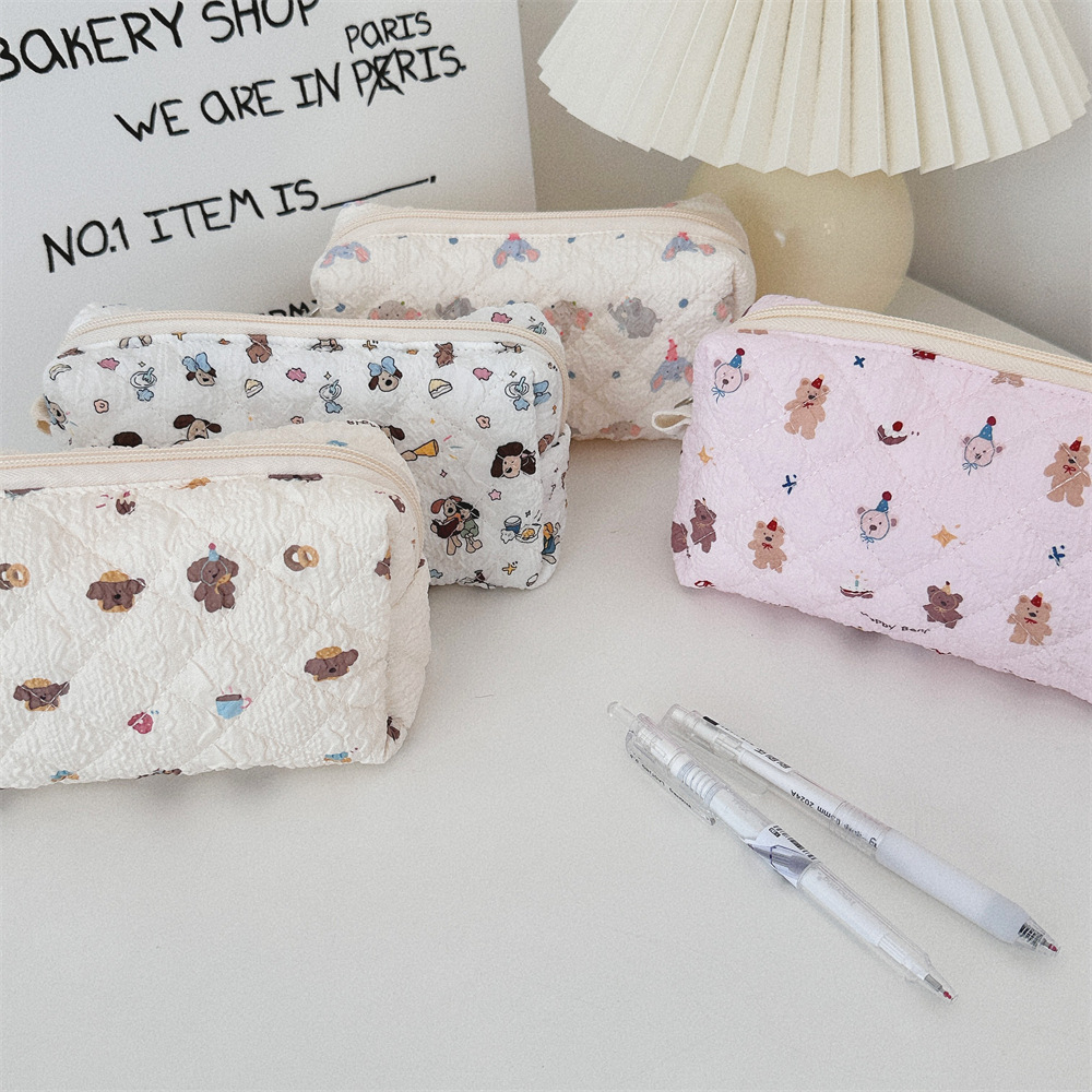 31291 High appearance level, cute quilted, large capacity pen case, portable storage bag, student storage zipper stationery pen case details Picture