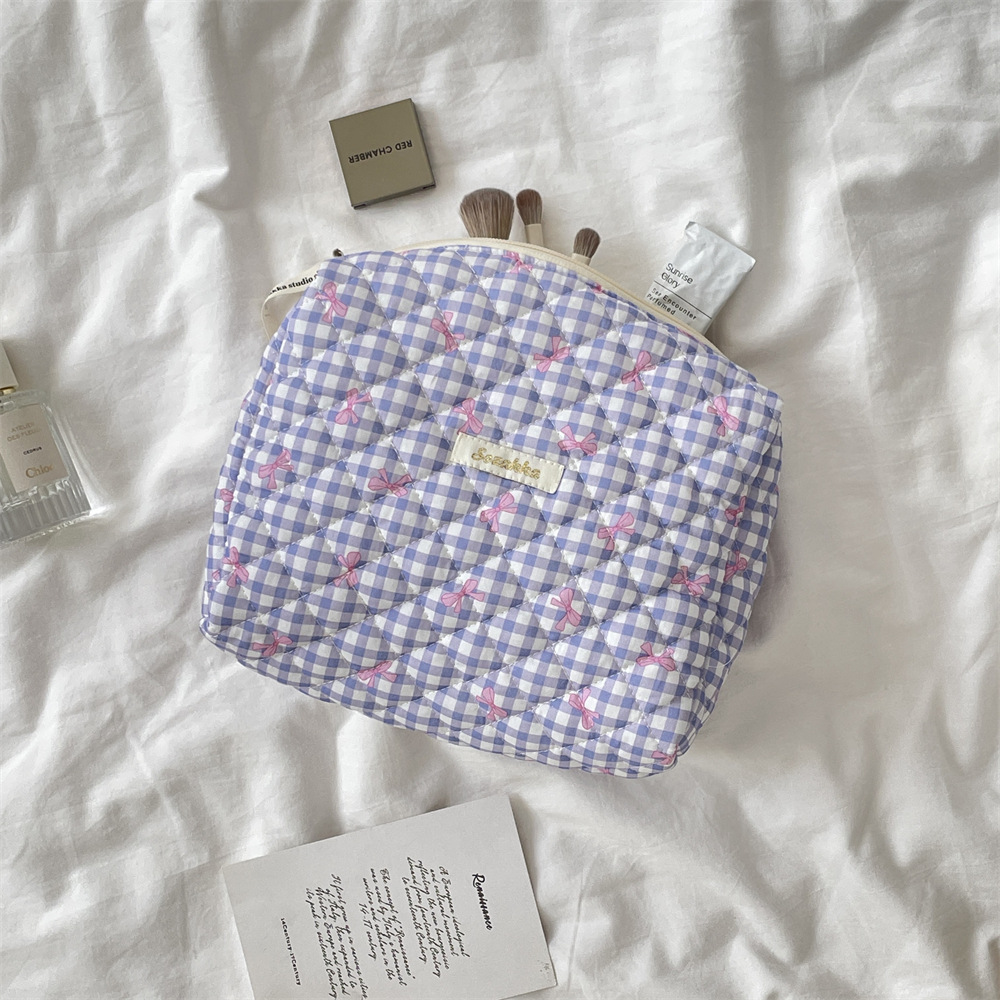 46131 Fresh and light quilted bow hand-held makeup bag, large-capacity portable travel storage toiletry bag for girls details Picture