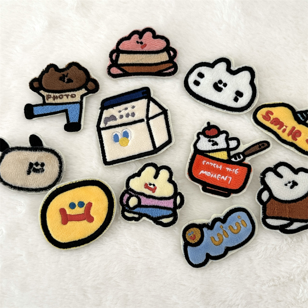 L51162 Cartoon cute brooch pendant, clothes decoration, canvas bag accessory, pin, plush embroidery diy decoration full figure
