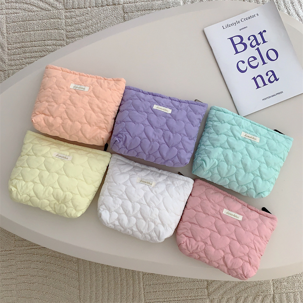 37291 ins Japanese and Korean quilted heart-shaped clutch inner bag, new large-capacity makeup bag, lipstick storage bag full figure