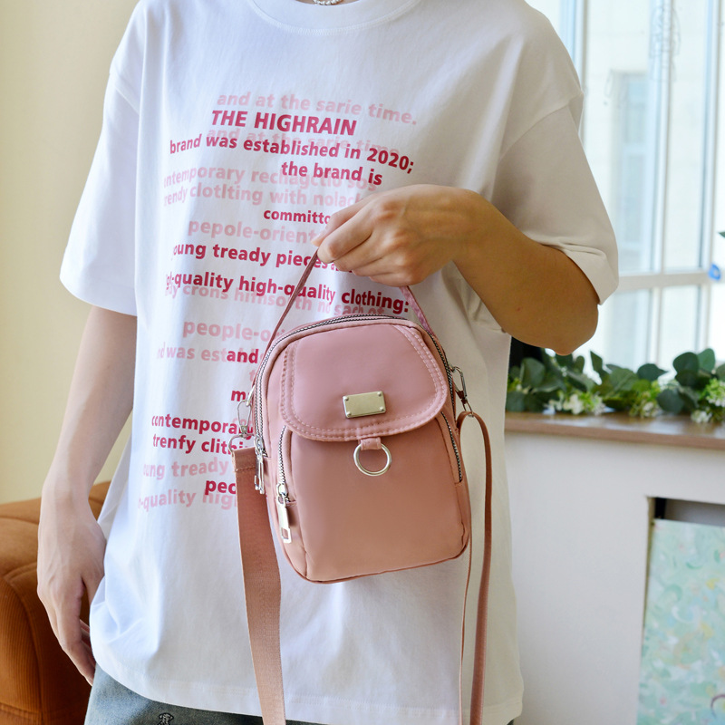 A new trendy and fashionable candy-colored single-shoulder crossbody bag with a high-end and simple Korean-style mobile phone bag for women Application Scenario