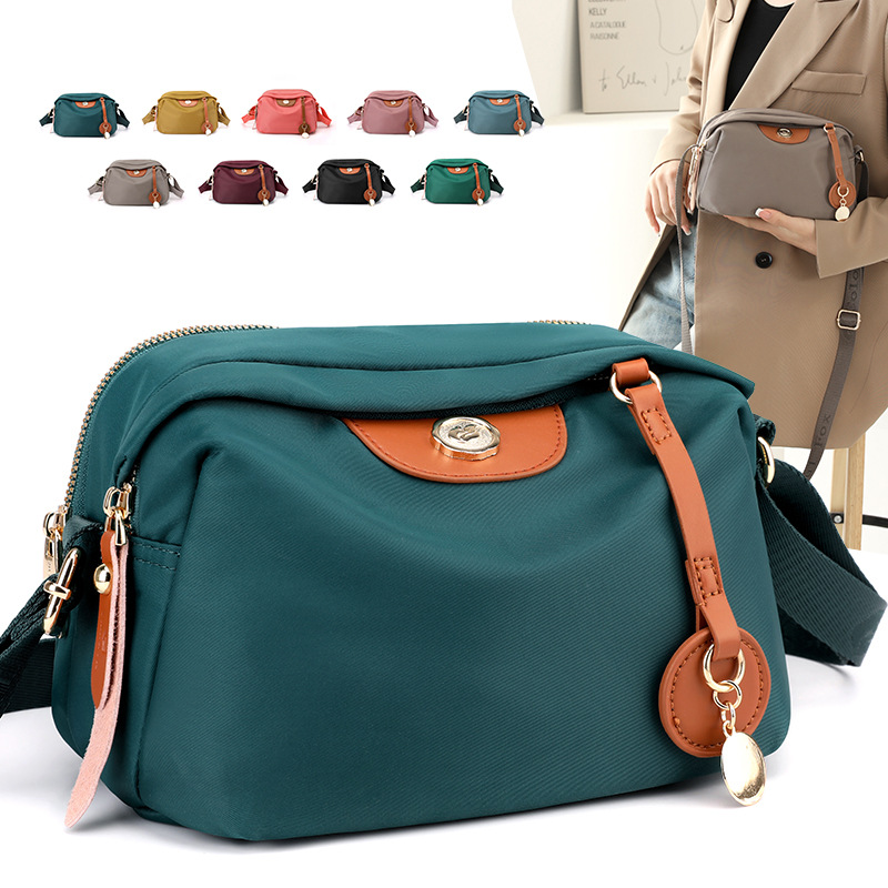 Colorful Fox's new portable single-shoulder bag, a trendy Japanese crossbody bag for women, and a water-resistant nylon phone case full figure