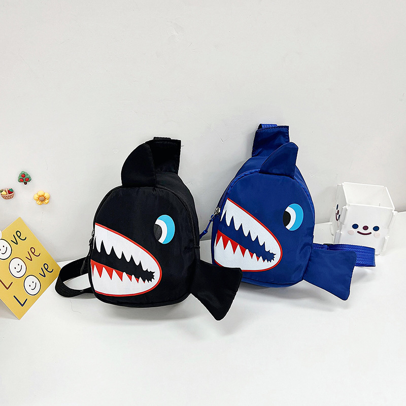 This trendy children's bag is a unique little shark chest bag for boys. It's a stylish crossbody bag for babies going on trips Application Scenario