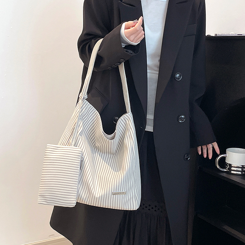 Colorful Fox commuter shoulder bag, large-capacity striped tote bag, artistic shopping bag, versatile student girls' bag Specification drawing