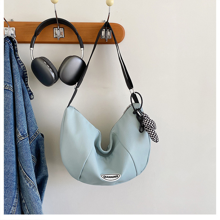 ins minimalist style nylon canvas large bag for women, large capacity, campus college students, crossbody single-shoulder versatile dumpling bag Application Scenario