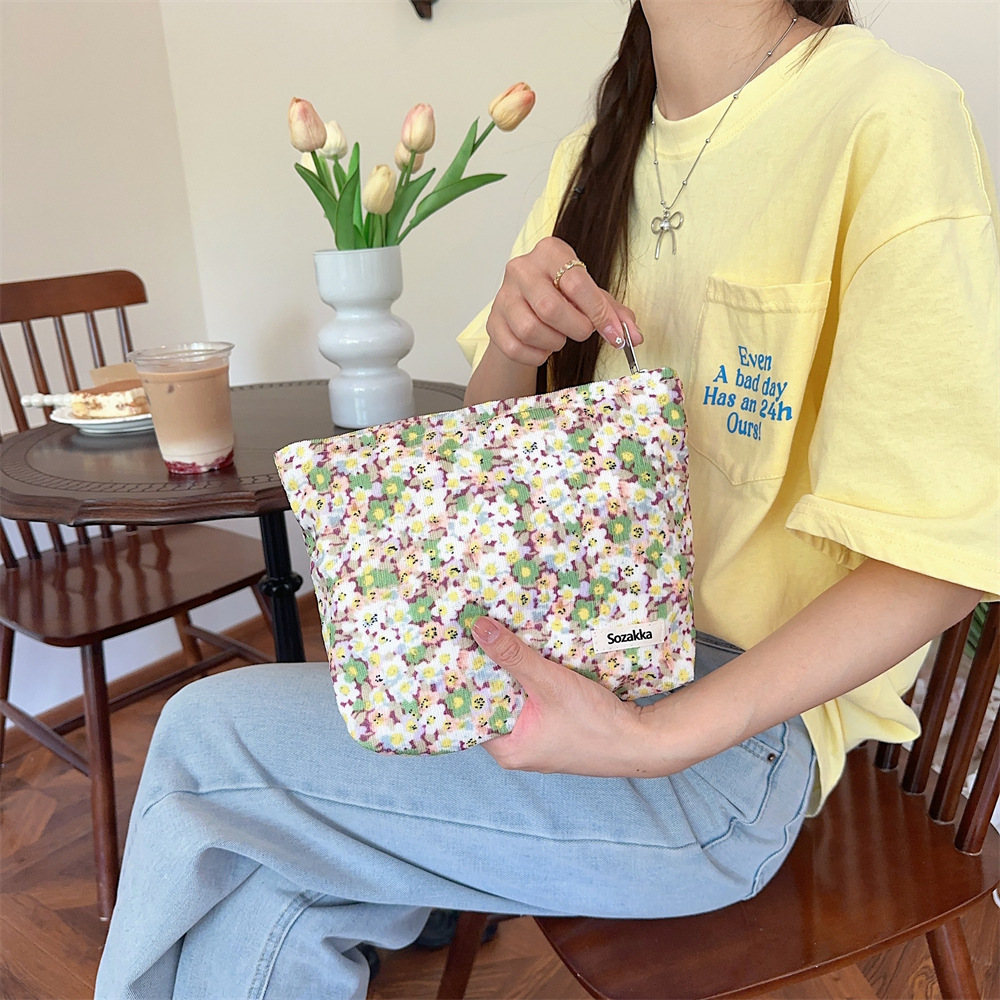 45133 Fresh Small Floral Makeup Bag for Women, a portable large-capacity cosmetics storage bag with inner liner full figure