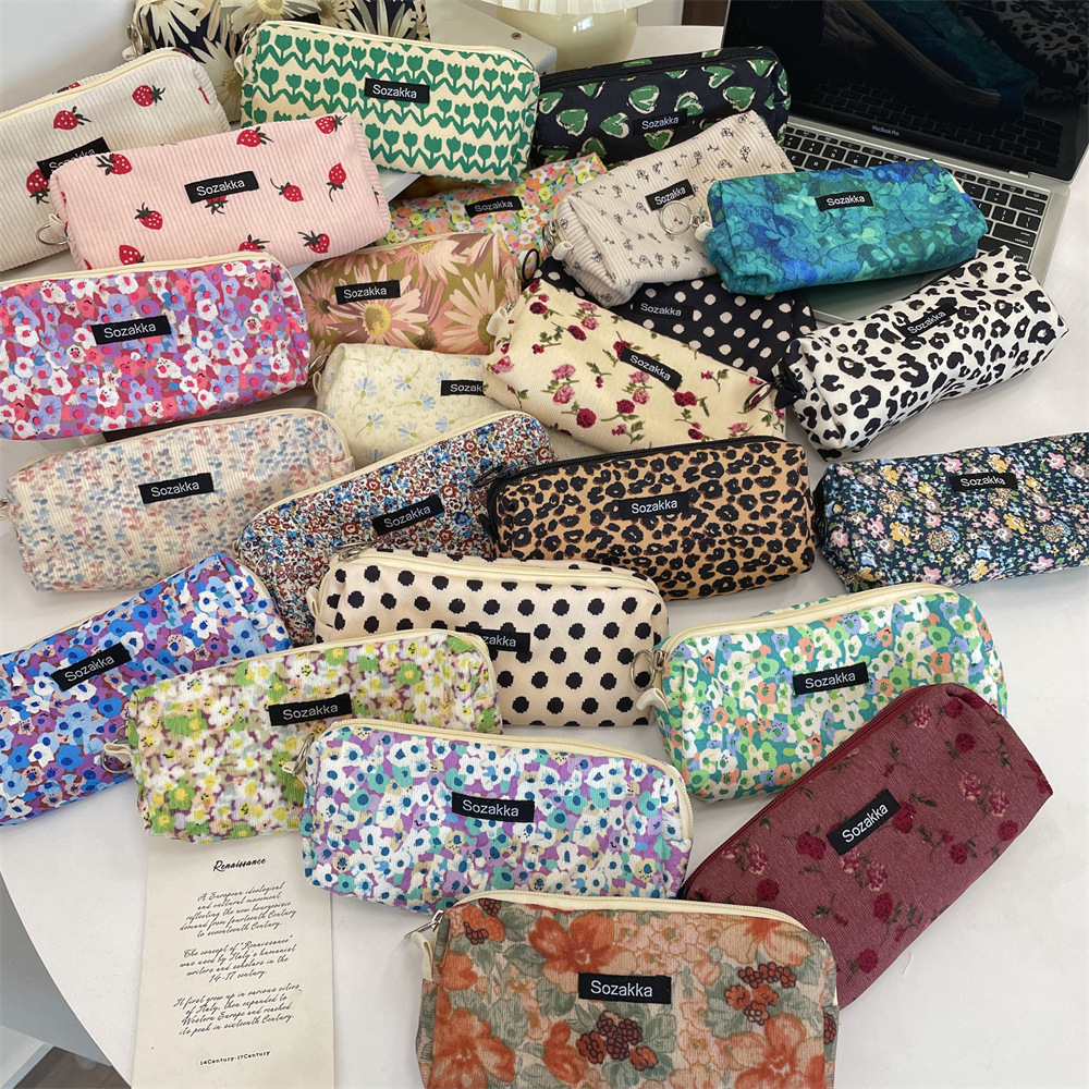 411273 New retro floral print stationery box, large capacity, student class portable storage pen case, makeup bag for girls full figure