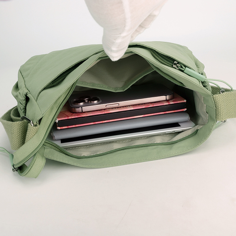 New best-selling nylon fabric outdoor mom bag, large-capacity single-shoulder crossbody bag, casual and versatile women's backpack and luggage Application Scenario