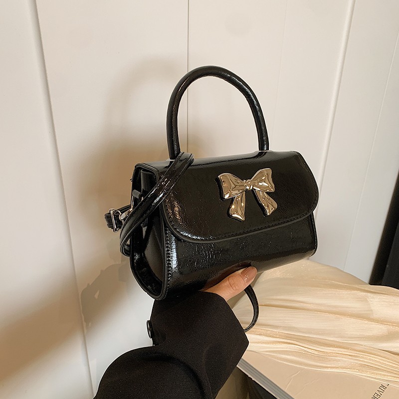 Trendy and fashionable single-shoulder bag 2024 summer bestseller Bow mini bag, stylish and gentle small square bag for women wholesale Application Scenario