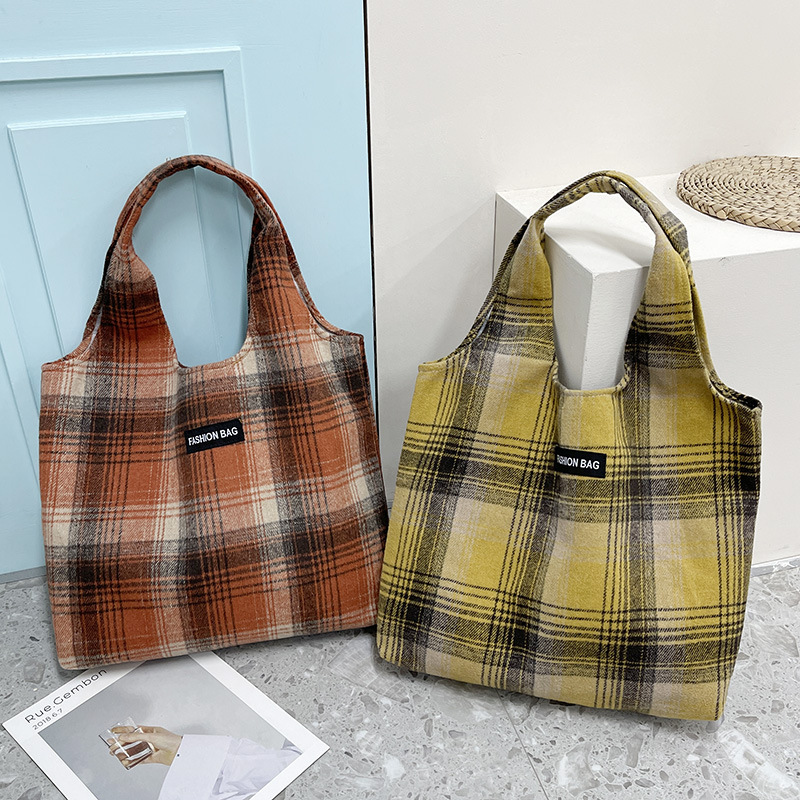 New Korean-style retro versatile and artistic tote bag for women in autumn and winter 2022, thickened woolen checkered pattern, single-shoulder bag Specification drawing