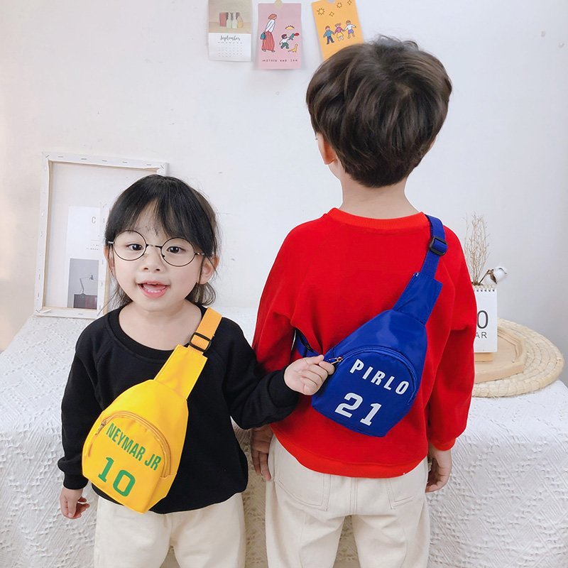 Children's crossbody bags 2021 new style sporty and cool boy chest bags, small backpacks for kindergarten babies going out trend Application Scenario
