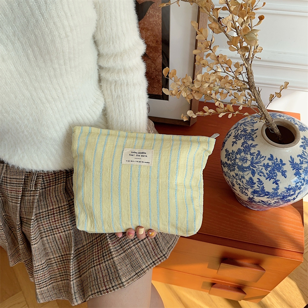 311024 ins canvas striped makeup bag for women, portable large-capacity inner liner storage bag, skincare and toiletries bag Application Scenario