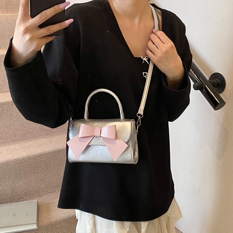 Unique and niche design single-shoulder crossbody bag 2025 Korean-style stylish and cute single-shoulder bag with bow hand-held small square bag Specification drawing