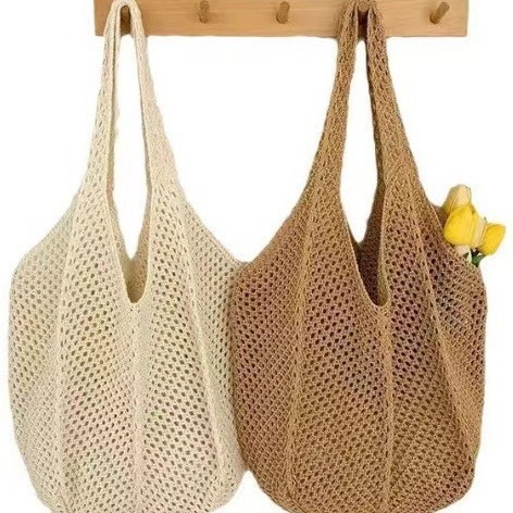 The new summer popular woven women's bag, hand-held woven bag, fashionable and stylish, single-shoulder net bag, seaside travel, straw weaving full figure