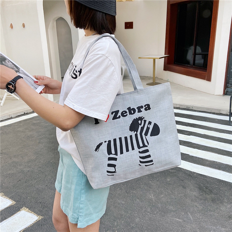 Wholesale of trendy and personalized women's single-shoulder canvas bags with printed Korean style and large capacity Specification drawing
