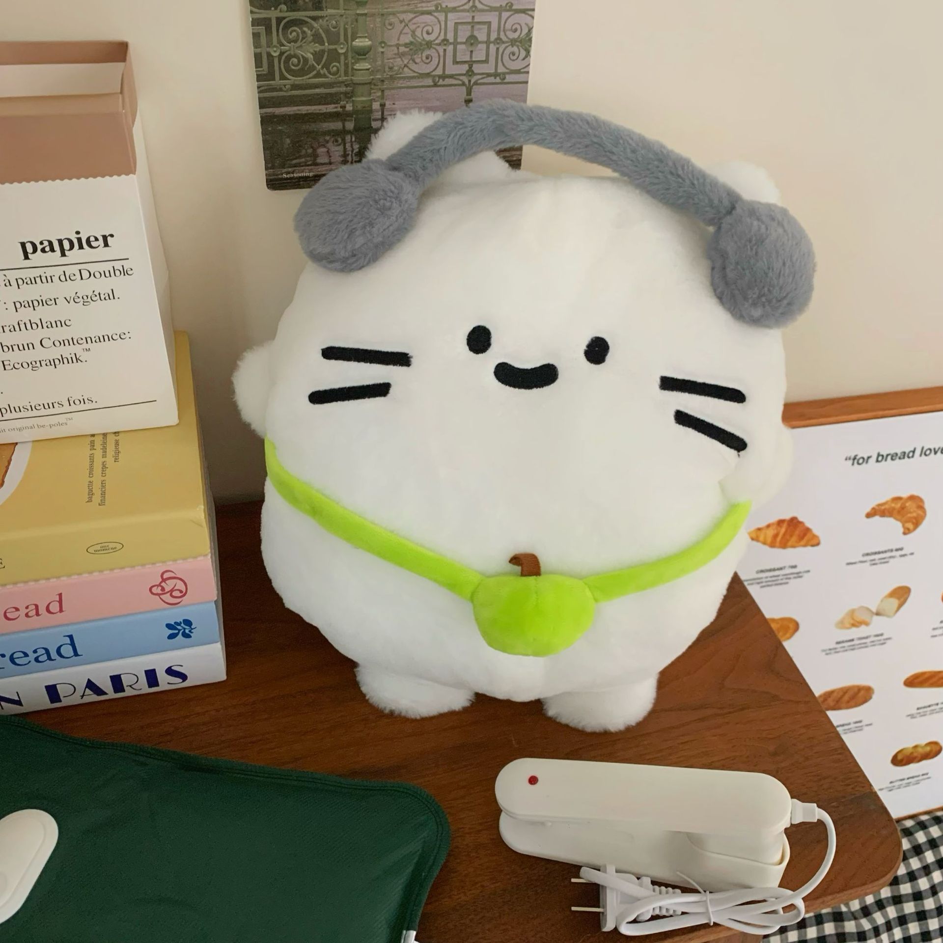 Headphones, cat hot water bag, new dormitory bed warming wonder, rechargeable warm baby, explosion-proof hand warmer, plush electric warm bag Item Picture