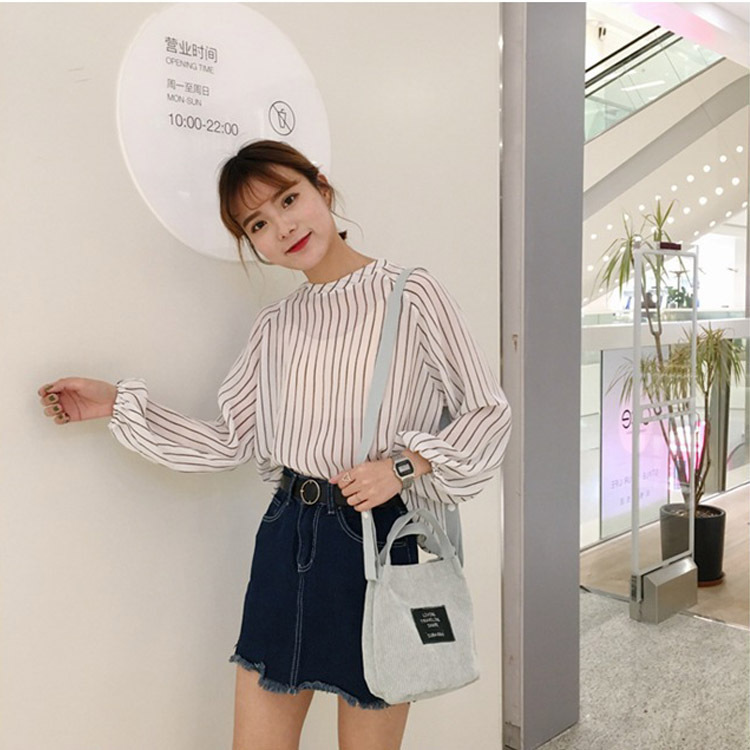 The GK7203ins mini bucket bag is simple, portable and fresh. It is a versatile single-shoulder, hand-carry crossbody bag for students Specification drawing