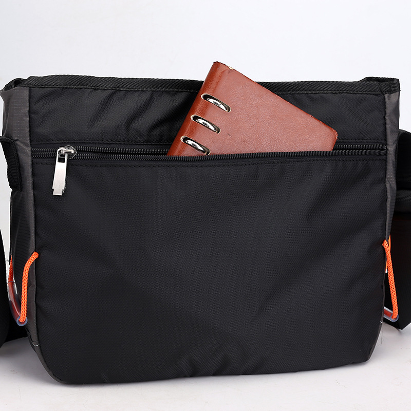 The manufacturer's new unisex casual single-shoulder bag, trendy and versatile outdoor bag, men's sports crossbody bag and briefcase Application Scenario