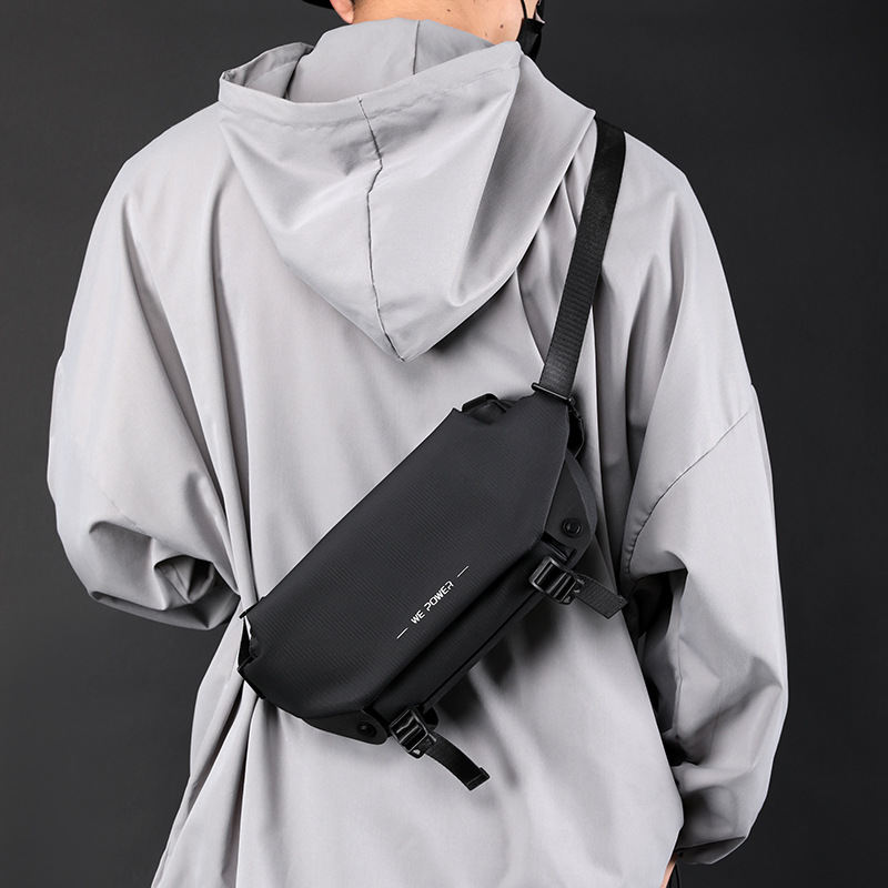 The new WEPOWER crossbody bag for men exudes a high-end feel, featuring an invisible water cup bag, a single-shoulder crossbody bag and a fashionable waist bag details Picture