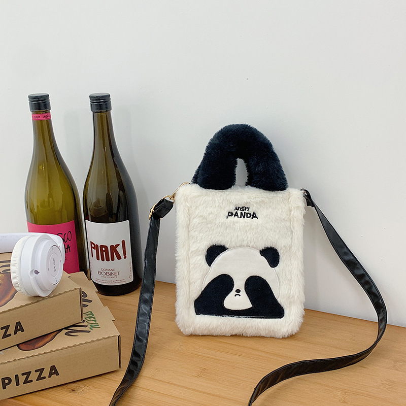 Cute panda MAO MAO crossbody bag for women's winter, a new niche and trendy plush bag, a high-end Korean-style square bag full figure