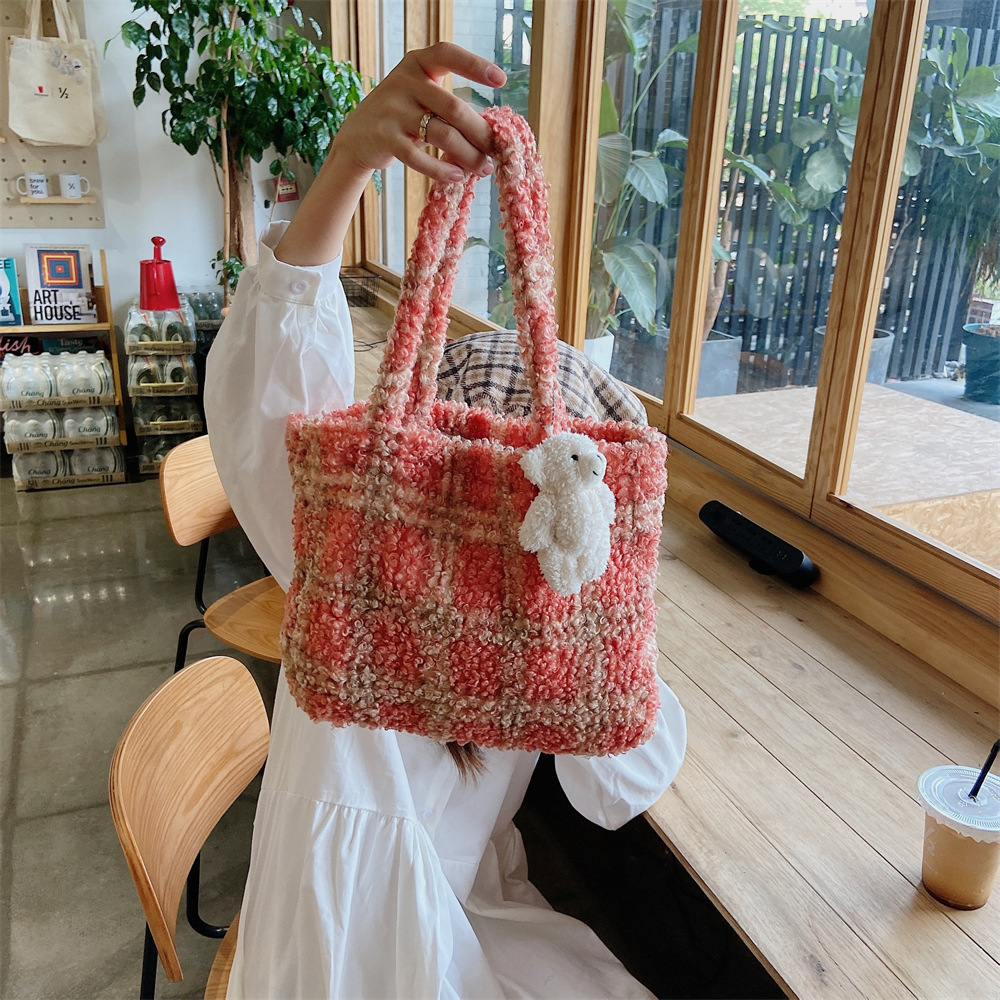 011221 Winter woolen checkered single-shoulder bag, trendy school style, versatile underarm bag, large capacity handbag details Picture
