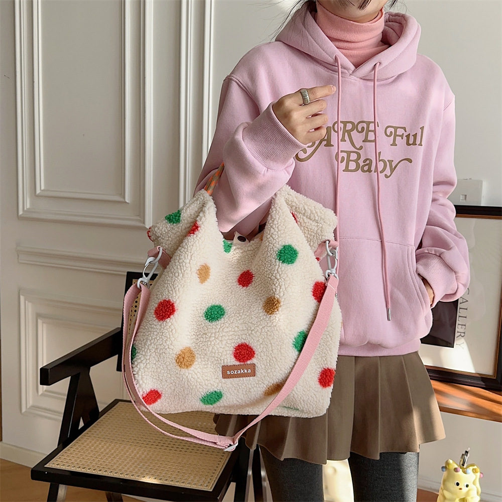 312181 Korean retro autumn and winter fashion striped fluffy student handbag, large-capacity single-shoulder crossbody bag details Picture