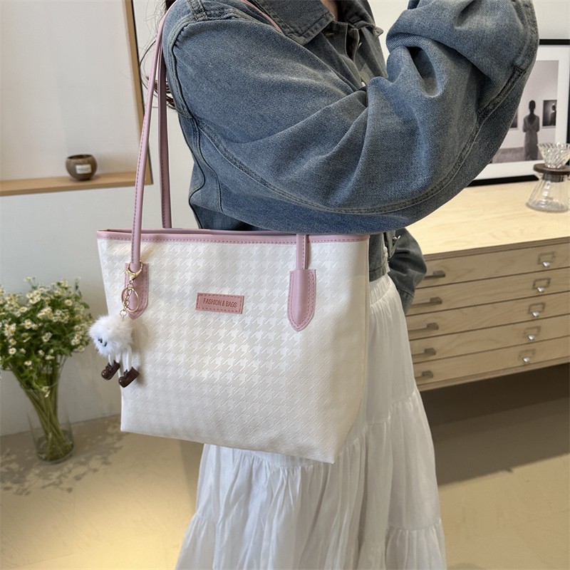 New simple and casual tote bag wholesale, cross-border shopping, commuting, armpit bag, large capacity, trendy and fashionable shoulder bag details Picture