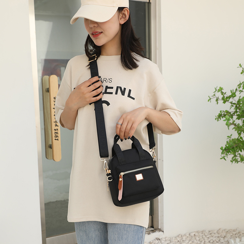 Colorful Fox's new crossbody bag, women's outdoor casual single-shoulder bag, portable mobile phone, coin purse and small bag details Picture
