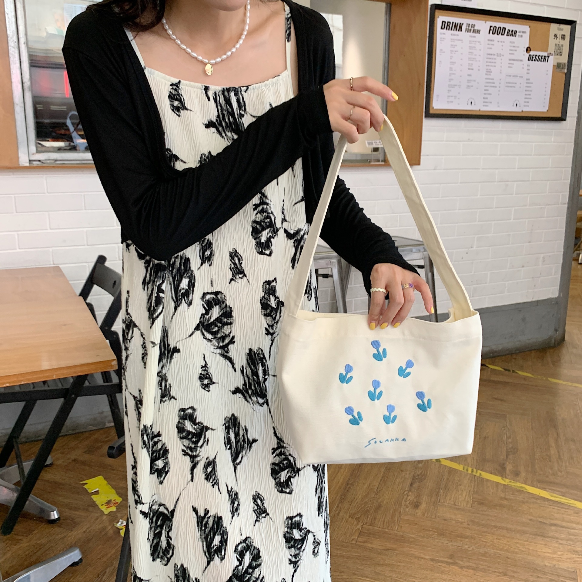 26221 Cute tulip single-shoulder canvas shoulder bag, simple and fresh student tote bag for class details Picture